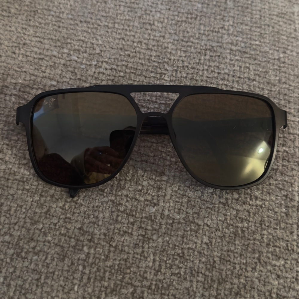 Brand new never worn 2nd Reef men’s Maui Jim sunglasses